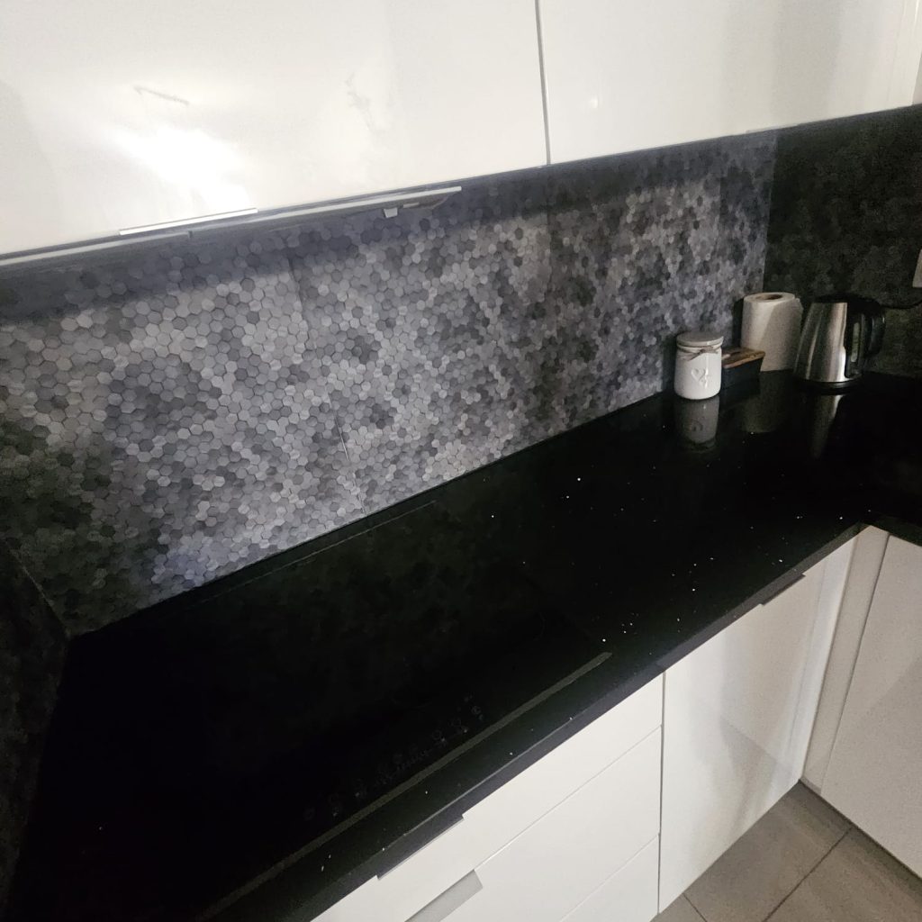 blaty kamienne z konglomeratu Starlight Black