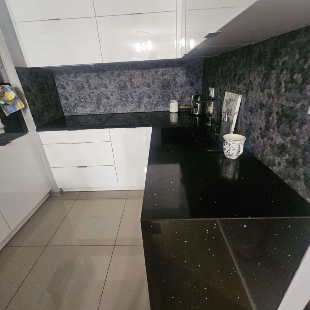 blaty kamienne z konglomeratu Starlight Black
