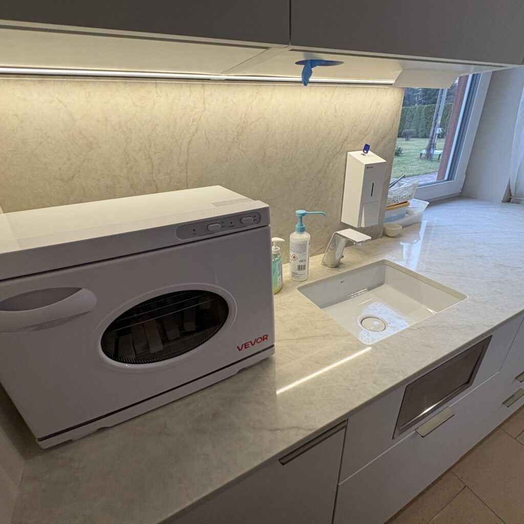 Blat i okładzina ścienna z konglomeratu Taj Mahal - widok z lewej strony