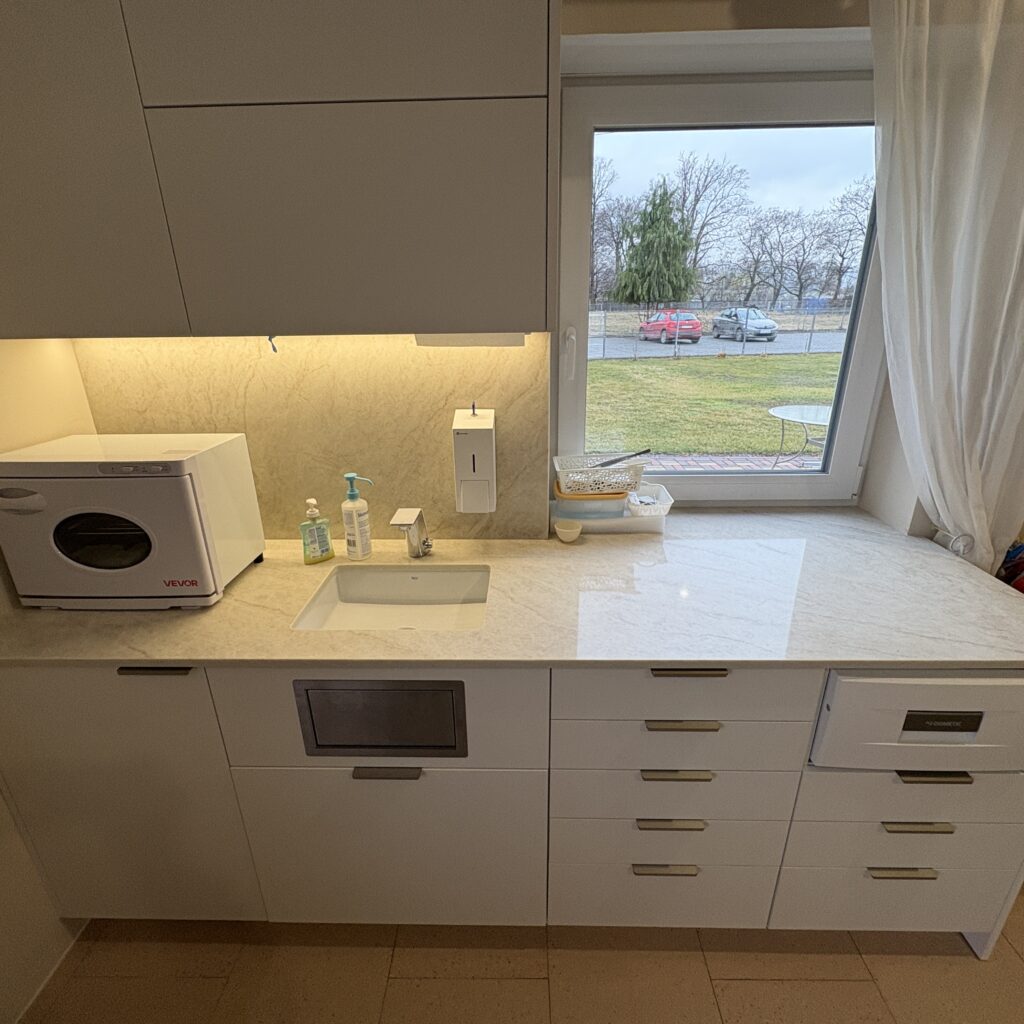 Blat i okładzina ścienna z konglomeratu Taj Mahal - widok z przodu