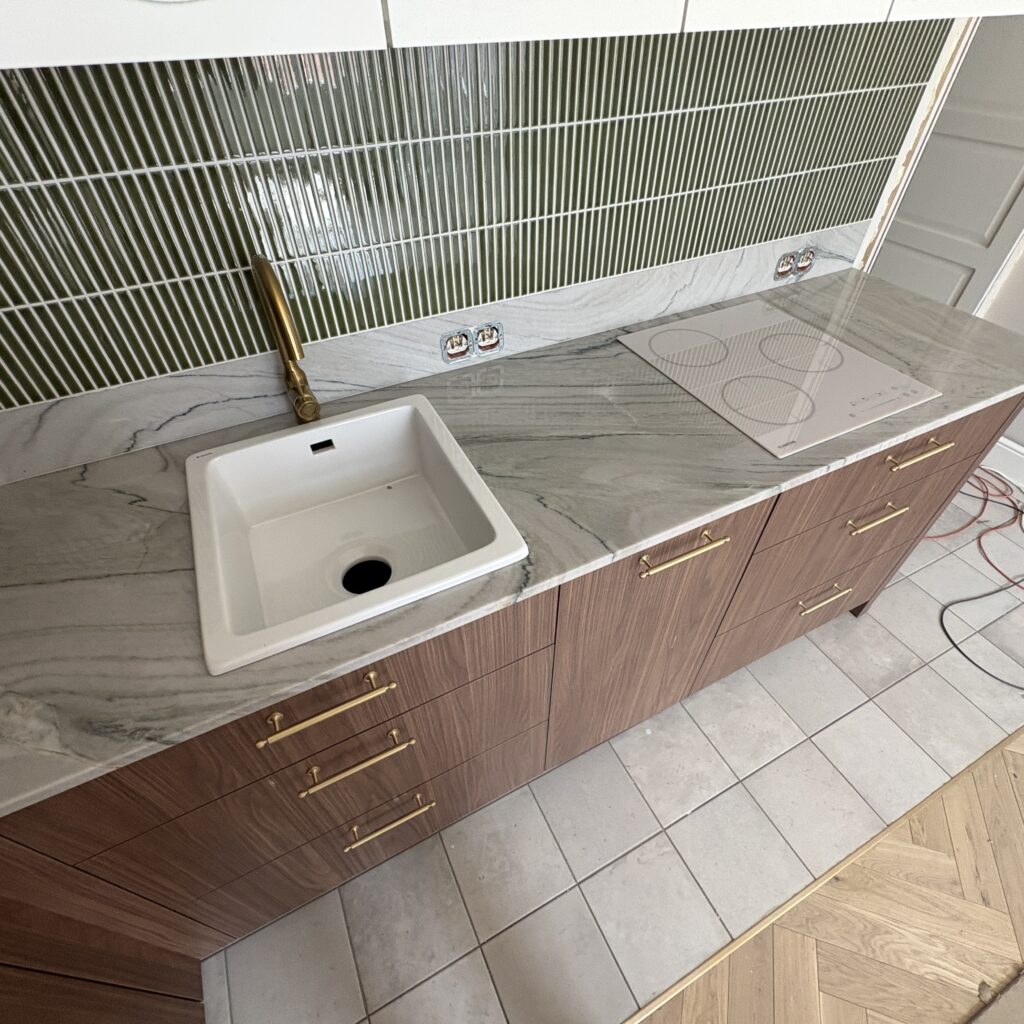 blat kuchenny z kwarcytu naturalnego Macaubas Fantasy - widok z góry